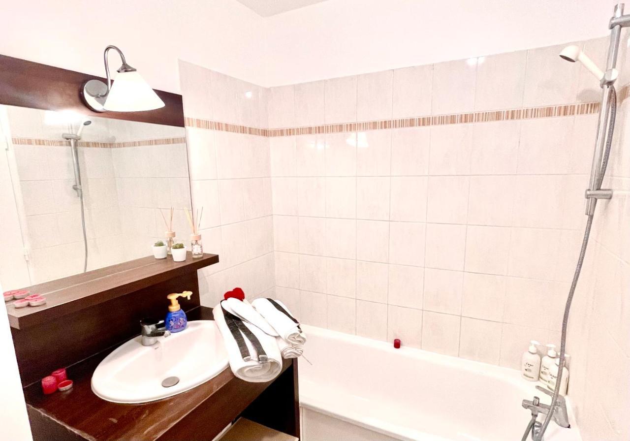 5 Min From Disneyland Cozy Retreat Lägenhet Montévrain Exteriör bild